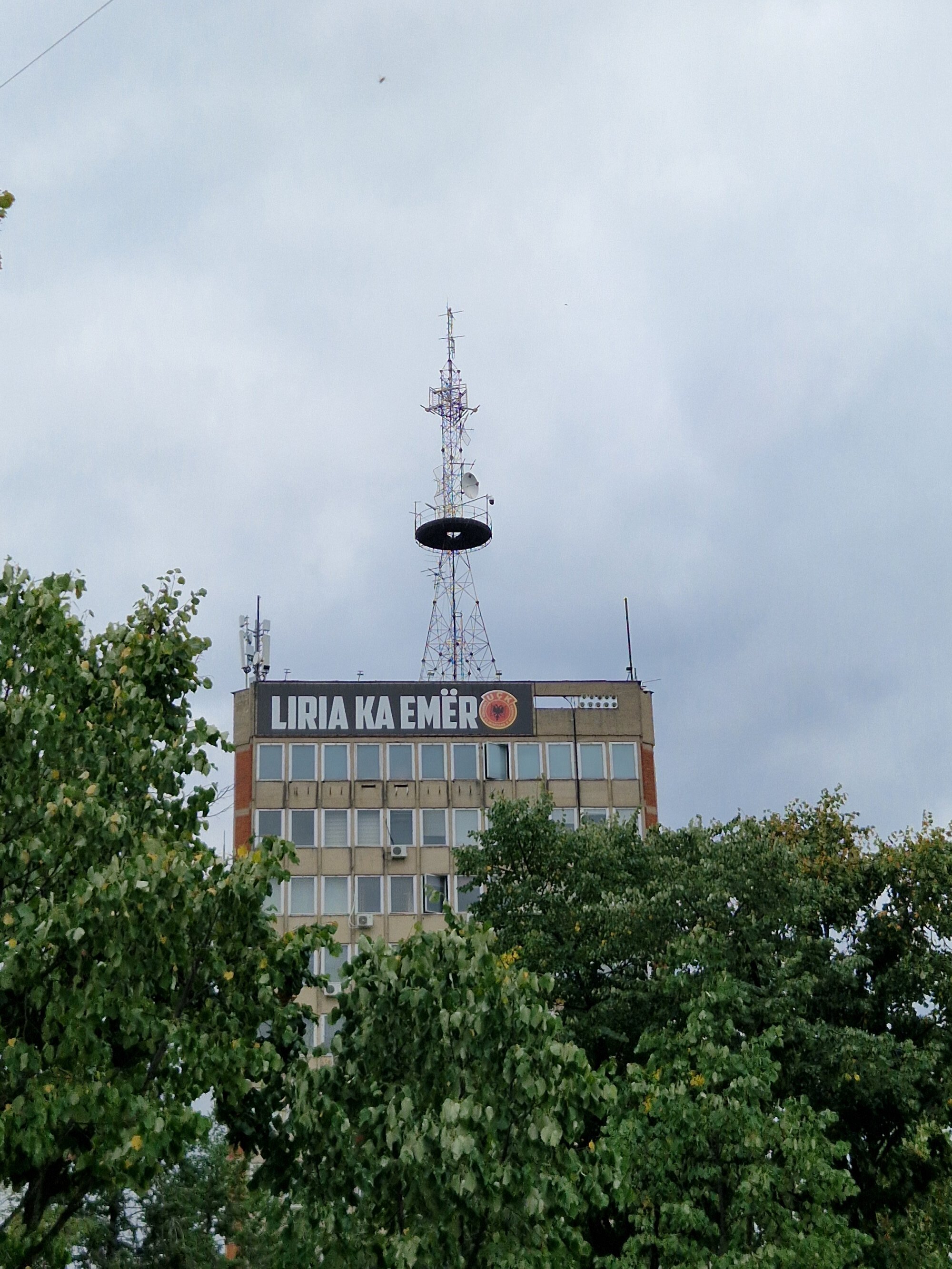 “Liria ka emër” (Freedom has a name) – The praising of the KLA as freedom fighters is omnipresent in Prishtina’s public spaces